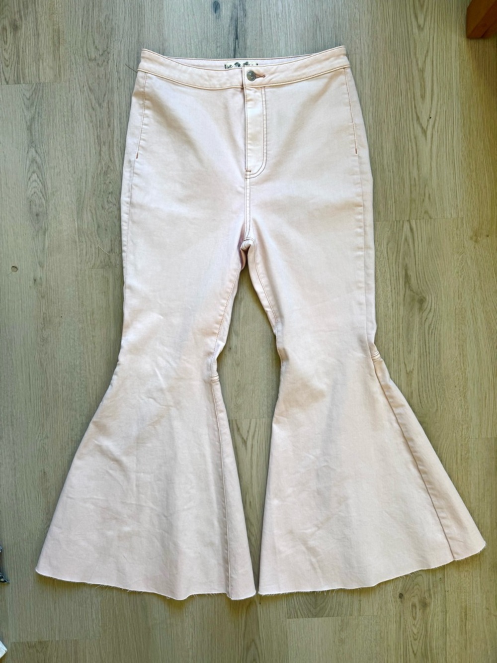 FREE PEOPLE We the Free Just Float On Blush Pink High-Rise Flare Jeans size 31